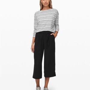 Lululemon Noir Crop